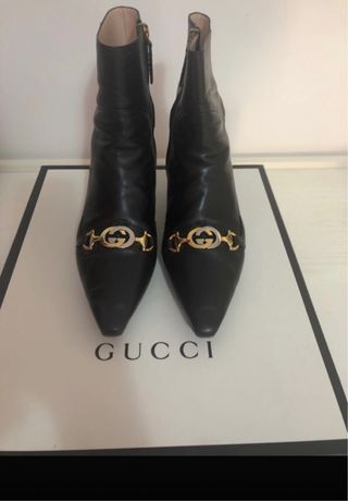 Stivaletti Gucci neri con fibbia oro
