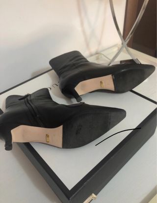 Stivaletti Gucci neri con fibbia oro