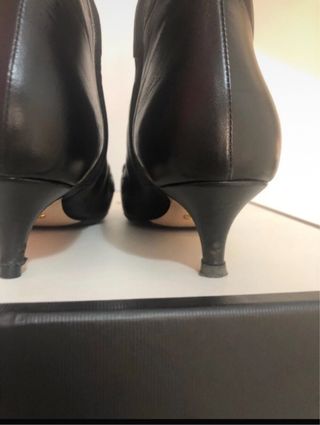 Stivaletti Gucci neri con fibbia oro