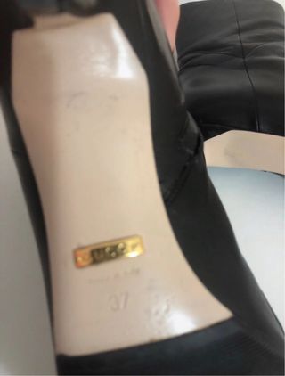 Stivaletti Gucci neri con fibbia oro