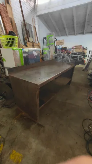 Mesa de trabajo metálica muy resistente 2 metros