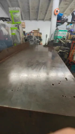 Mesa de trabajo metálica muy resistente 2 metros