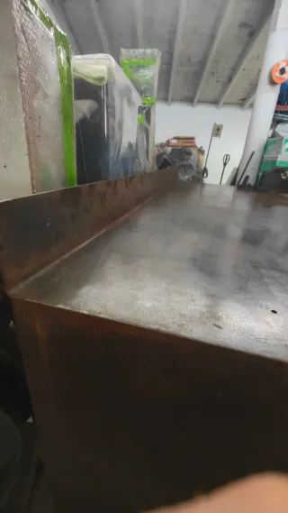 Mesa de trabajo metálica muy resistente 2 metros