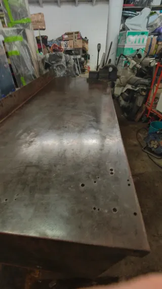 Mesa de trabajo metálica muy resistente 2 metros