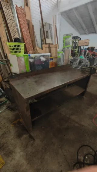 Mesa de trabajo metálica muy resistente 2 metros