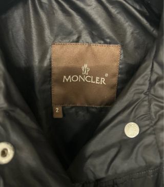 Piumino Moncler testa di moro