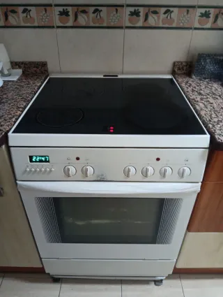 Cocina vitrocerámica Bosch con horno