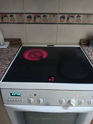 Cocina vitrocerámica Bosch con horno