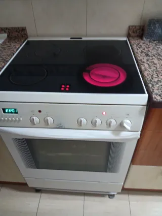 Cocina vitrocerámica Bosch con horno