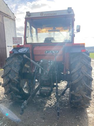 Tractor Fiat 100-80DT con pala