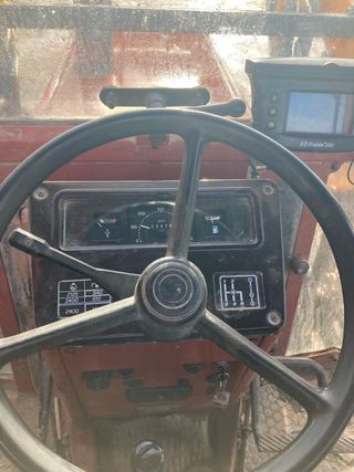 Tractor Fiat 100-80DT con pala