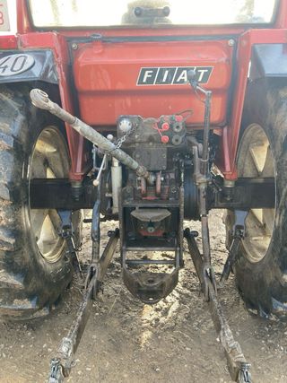Tractor Fiat 100-80DT con pala