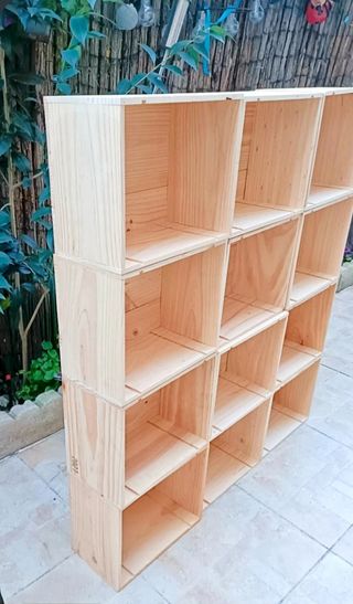 Scatole in legno, scaffali, armadi, mobili