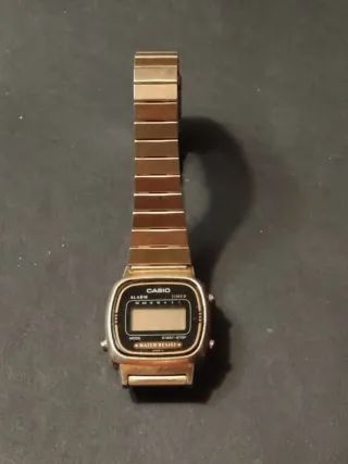 Casio LA670W Reloj Digital Dorado y Negro