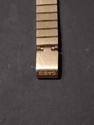 Casio LA670W Reloj Digital Dorado y Negro