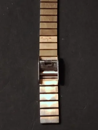 Casio LA670W Reloj Digital Dorado y Negro