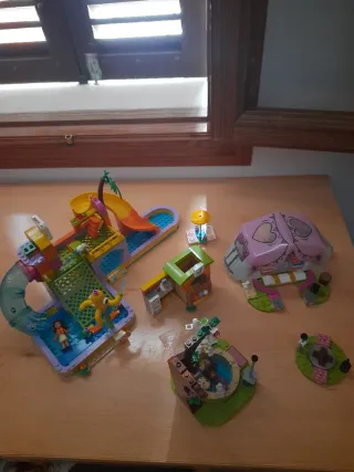 Parque acuático LEGO Friends y acampada