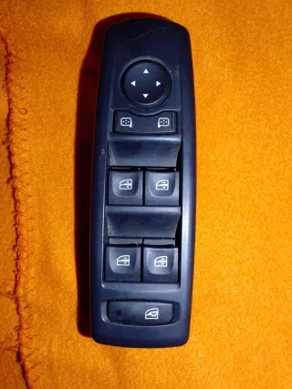 Botonera Elevalunas Laguna 3