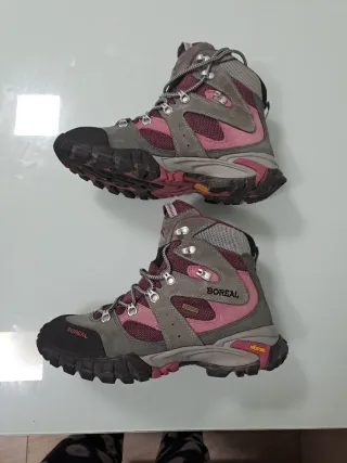 Botas de montaña Boreal mujer en perfecto estado.