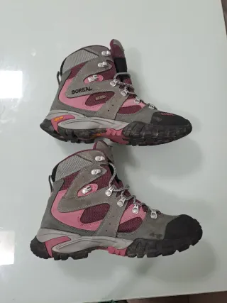 Botas de montaña Boreal mujer en perfecto estado.