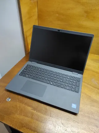 Portátil Dell Latitude 3550