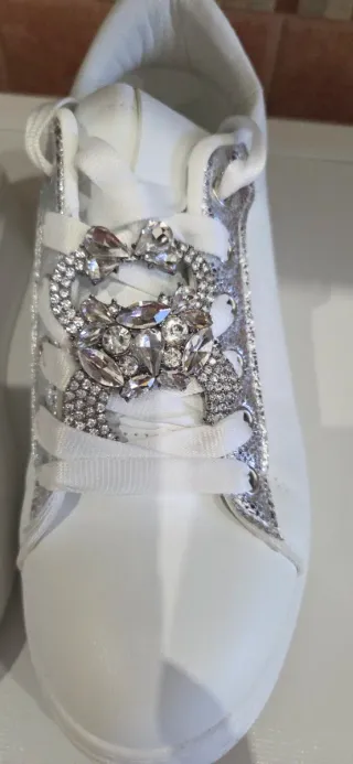 Sneakers bianche con strass argento