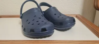 Zuecos Crocs Clásicos Azul Marino