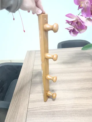 Perchero de madera con 4 ganchos