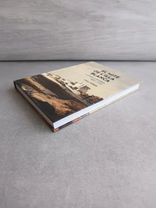 EL MITE DE L'ILLA BLANCA IMATGES D'EIVISSA. Nina