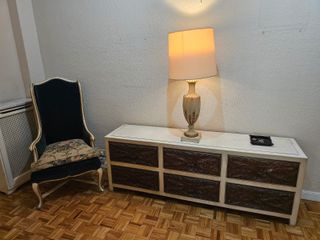 Sillón, Lámpara y Cómoda Madera Maciza