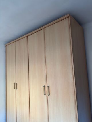 Armario y 2 mesitas de noche