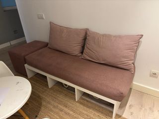 Sofá con colchoneta y cojines Coordone