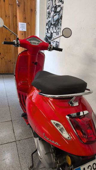 Vespa 125 Primavera Roja