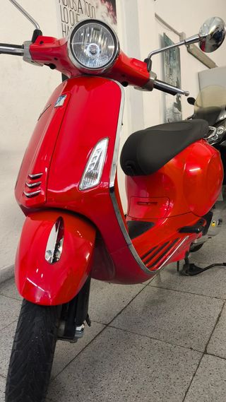 Vespa 125 Primavera Roja