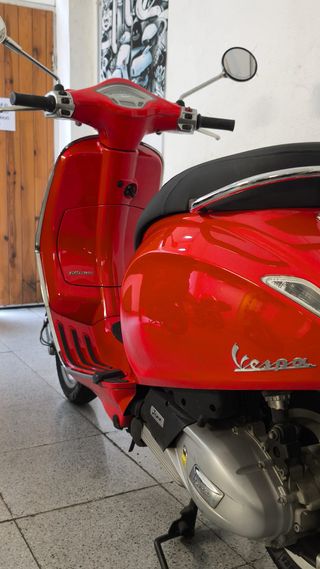 Vespa 125 Primavera Roja