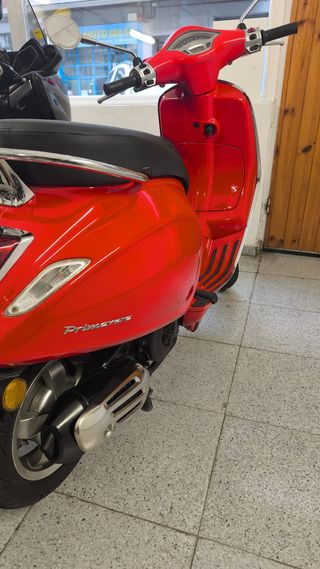 Vespa 125 Primavera Roja