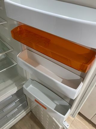 Nevera grande blanca