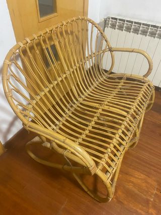 Sofá vintage curvo de mimbre