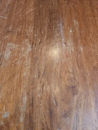 Mesa de comedor de madera