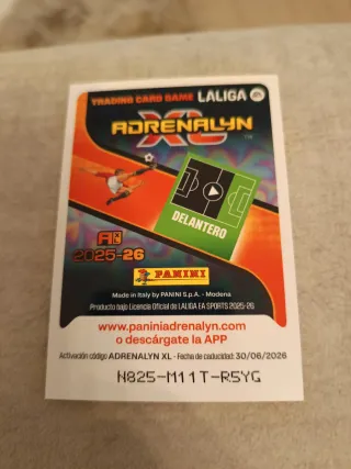 Carta Panini Míticos Invencible Oro Puro