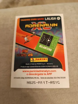 Carta Panini Míticos Invencible Oro Puro