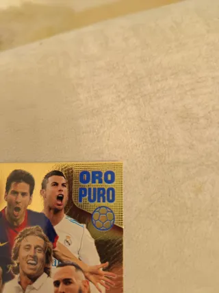 Carta Panini Míticos Invencible Oro Puro