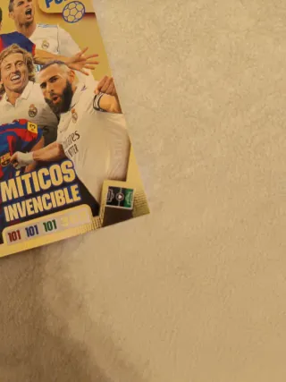 Carta Panini Míticos Invencible Oro Puro