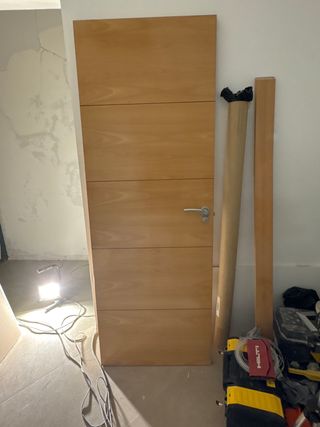 Puerta maciza de madera