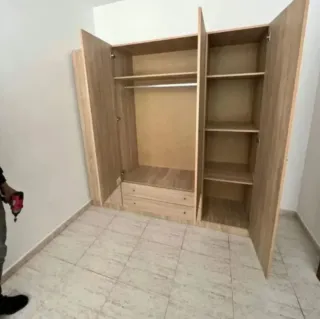 Armario Armario blanco y marrón