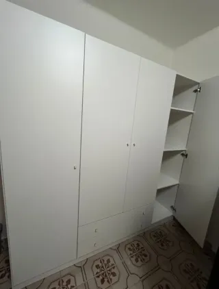 Armario Armario blanco y marrón