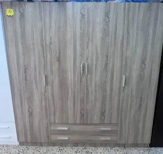 Armario Armario blanco y marrón