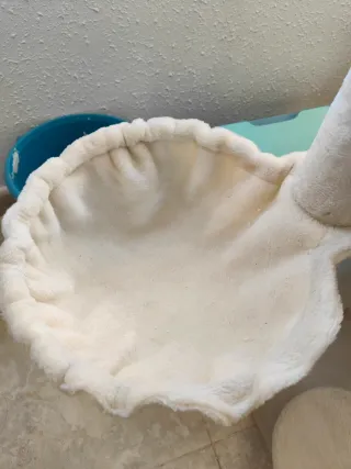 Torre rascador para gatos con cama