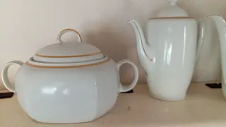 Zuppiera in porcellana con decori floreali