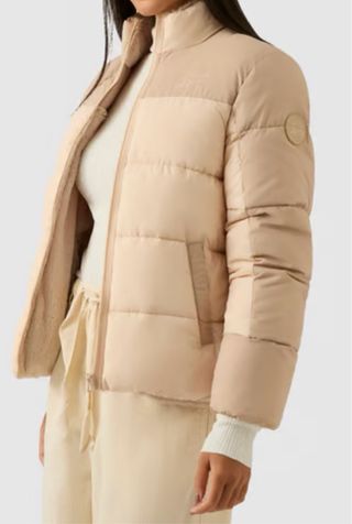 Chaqueta Reebok Beige nueva con etiqueta